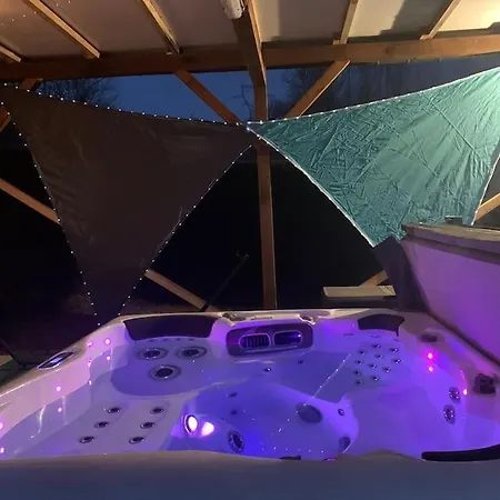 Chalet 2 Personnes Avec Jacuzzi Et Piscine Saisonniere Partagee Chalet Corcieux