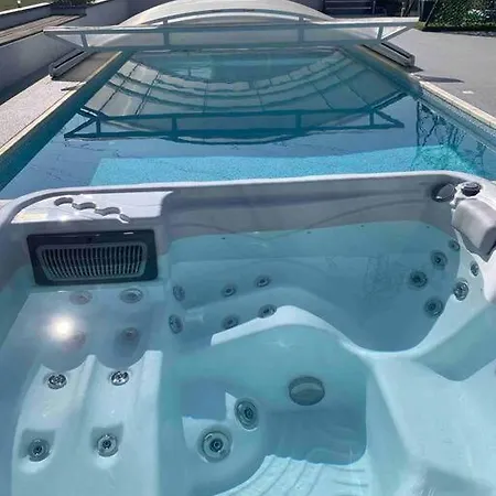 2 Personnes Avec Jacuzzi Privatif Et Piscine Saisonniere Partagee