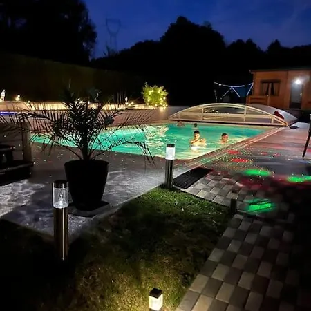 2 Personnes Avec Jacuzzi Privatif Et Piscine Saisonniere Partagee 샬레 Corcieux