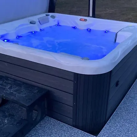 Chalet 2 Personnes Avec Jacuzzi Et Piscine Saisonniere Partagee Corcieux