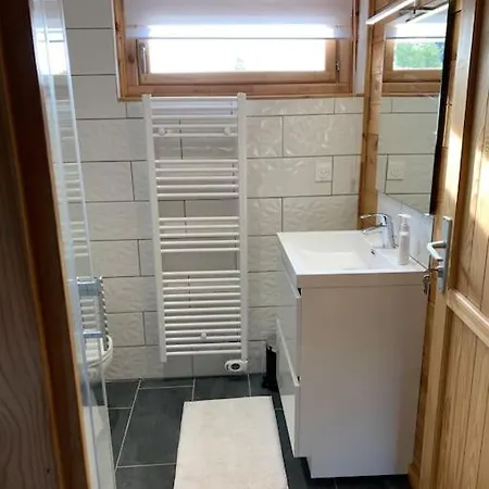 Chalet 2 Personnes Avec Jacuzzi Et Piscine Saisonniere Partagee * Corcieux