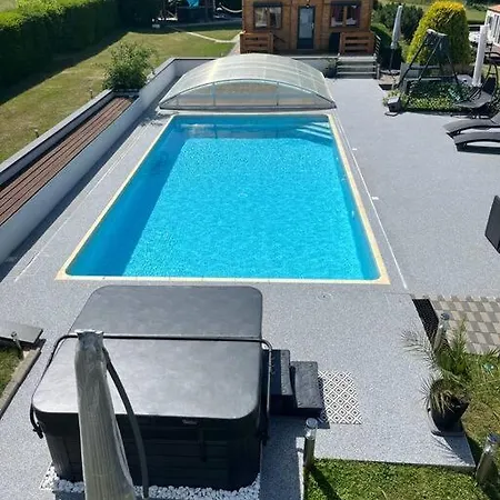 Chalet 2 Personnes Avec Jacuzzi Et Piscine Saisonniere Partagee * Corcieux