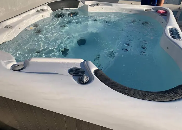 2 Personnes Avec Jacuzzi Privatif Et Piscine Saisonniere Partagee * Corcieux