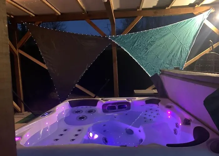 2 Personnes Avec Jacuzzi Privatif Et Piscine Saisonniere Partagee Domek alpejski Corcieux