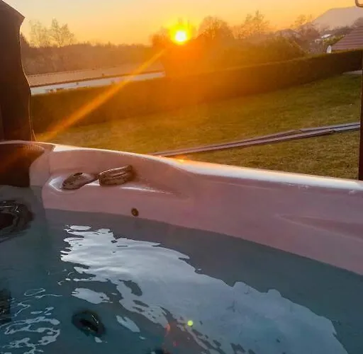 Horská chata 2 Personnes Avec Jacuzzi Privatif Et Piscine Saisonniere Partagee